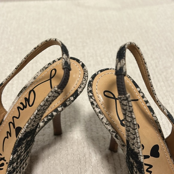 Lanvin Sling Back Pumps - Summer 2011 Collection
Size 6.5 - Picture 3 of 6